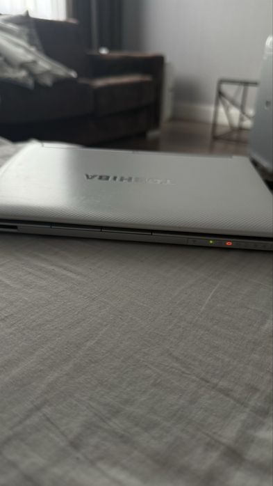 Ноутбук Toshiba старый