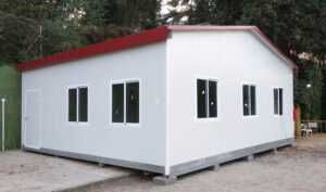 Vand casa pe structura metalica, din containere modulare