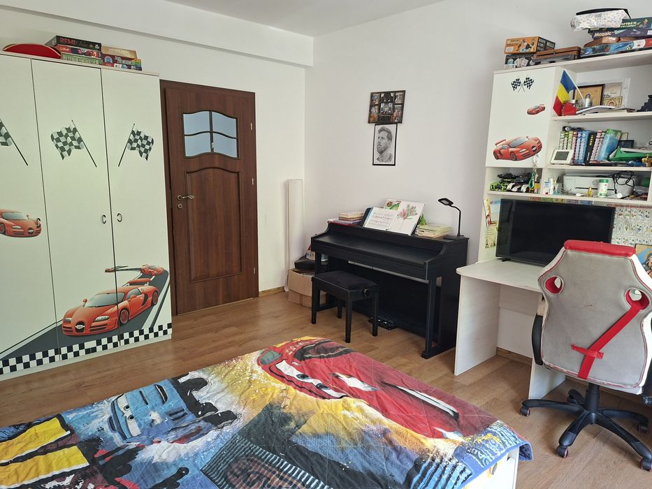 Vand apartament 4 camere