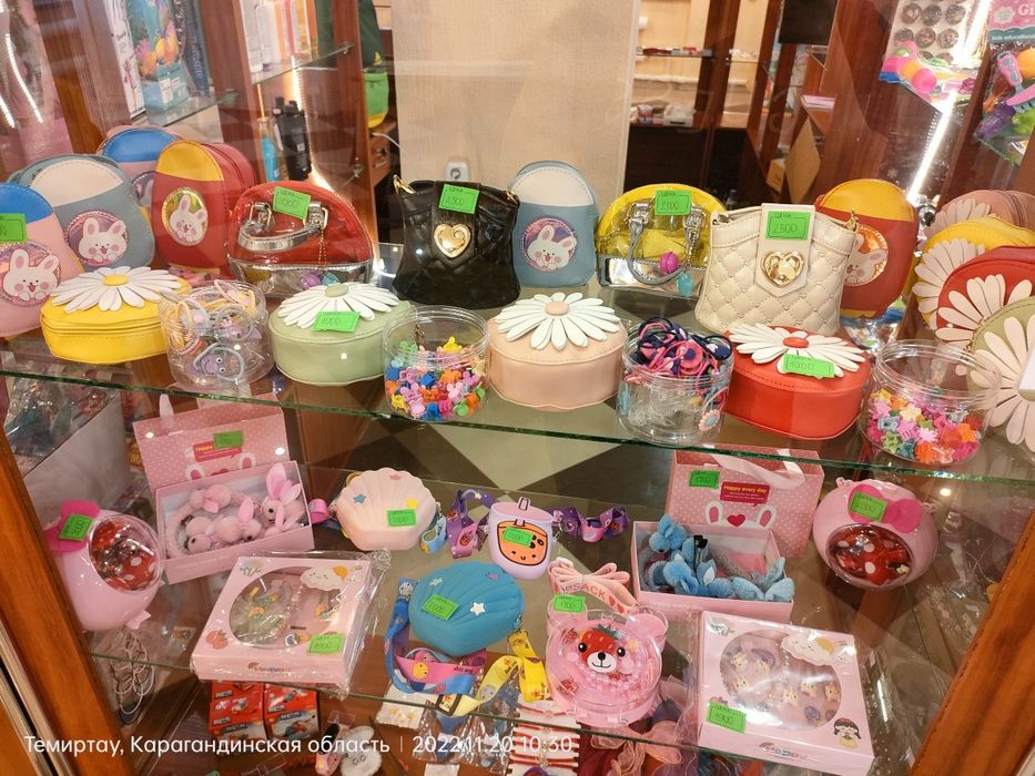 Игрушки, аксессуары, бижутерия