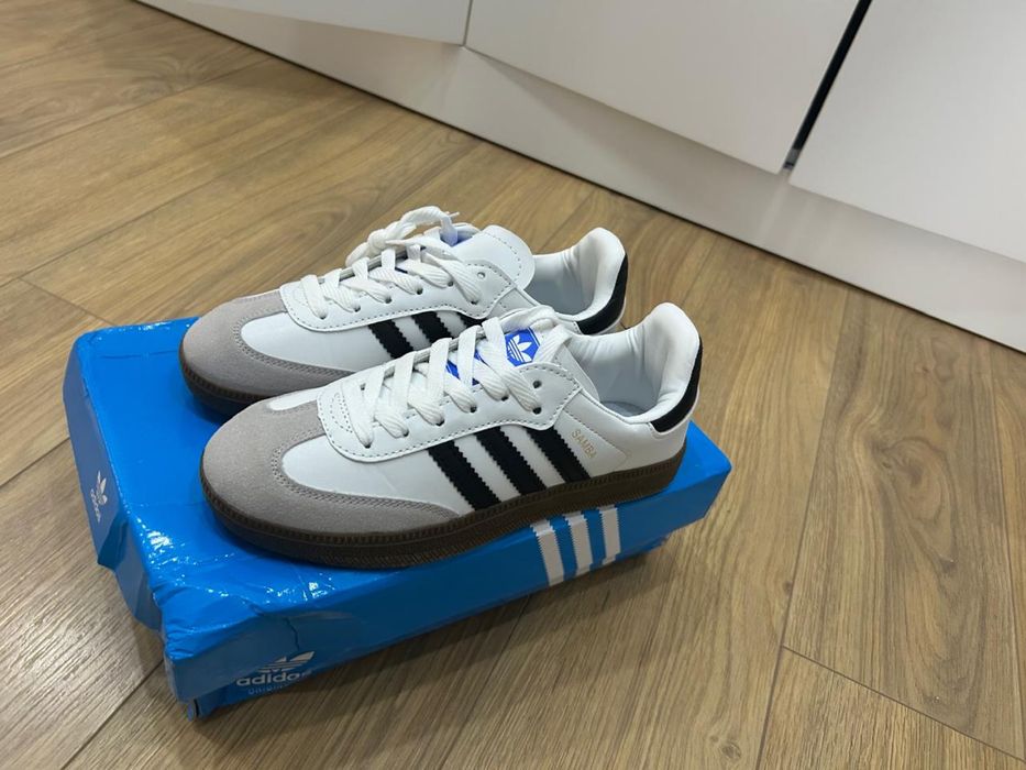 Женские кроссовки Adidas