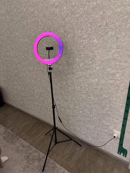 RGB LED трипод продается