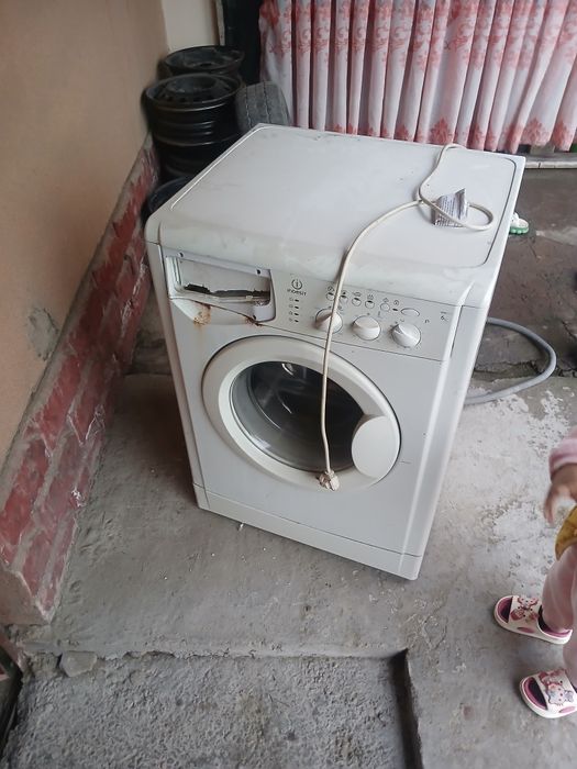 Стиральная машина Indesit 6 кг рабочим состояние