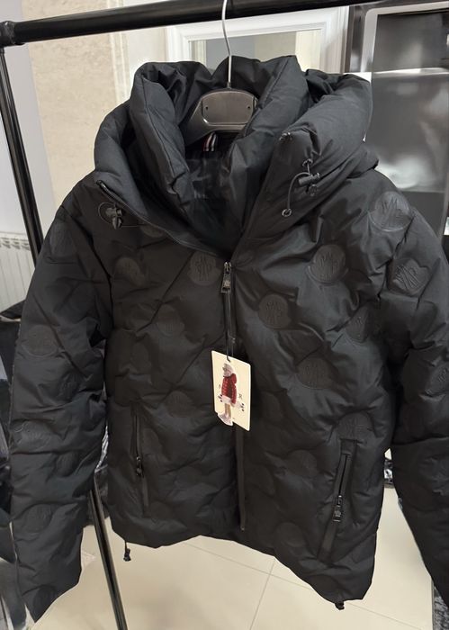 ТОП Monc*er черно яке