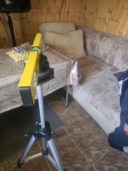 Nivela cu laser si trepied