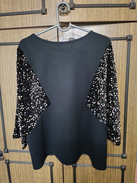 Продам праздничную блузку