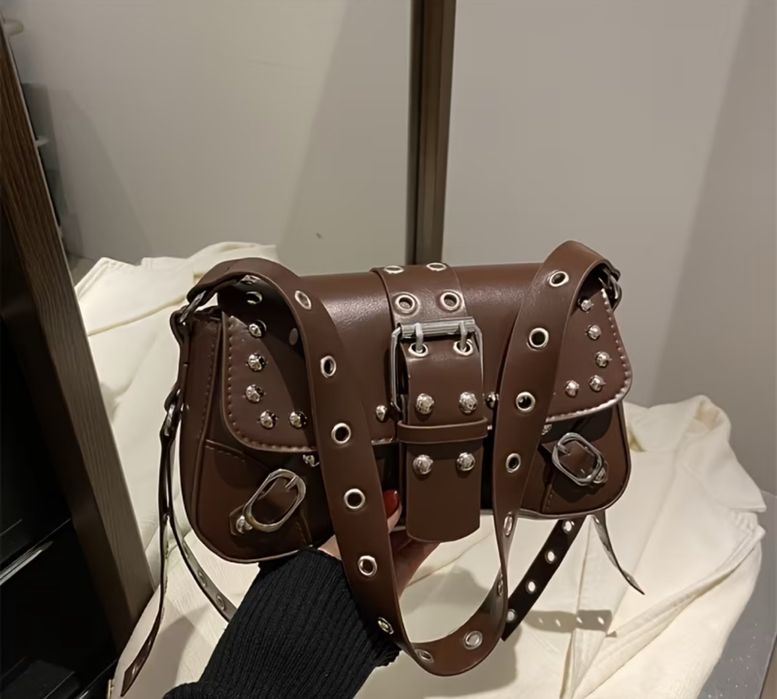 Модная маленькая сумка