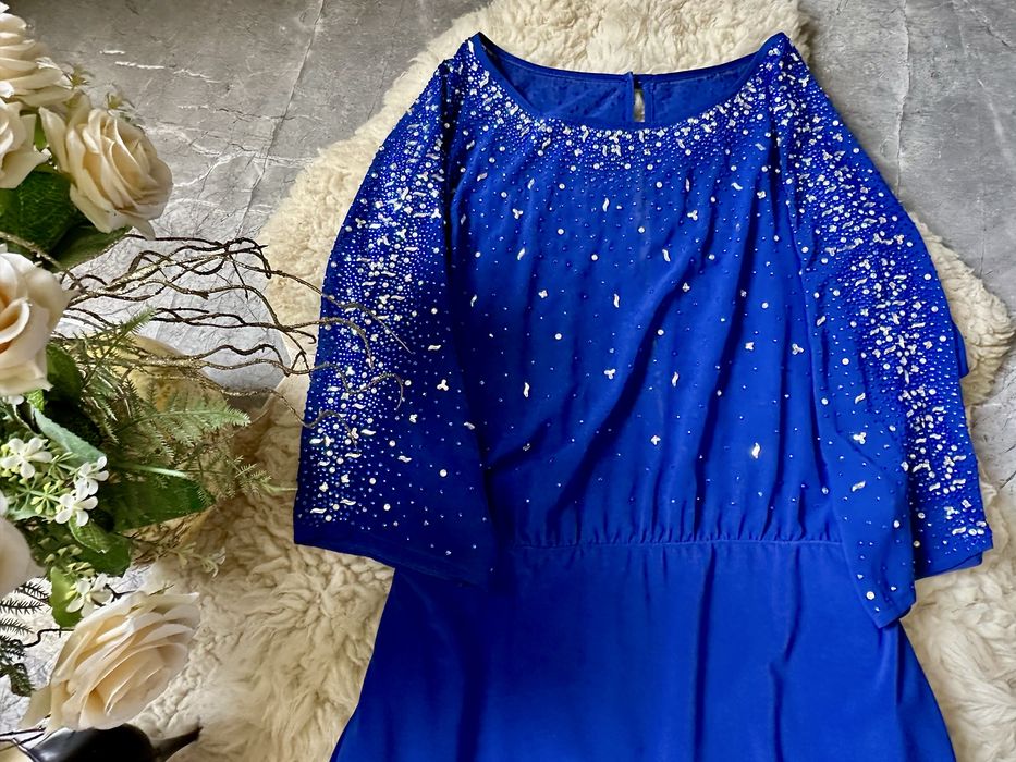 Женское вечернее платье.