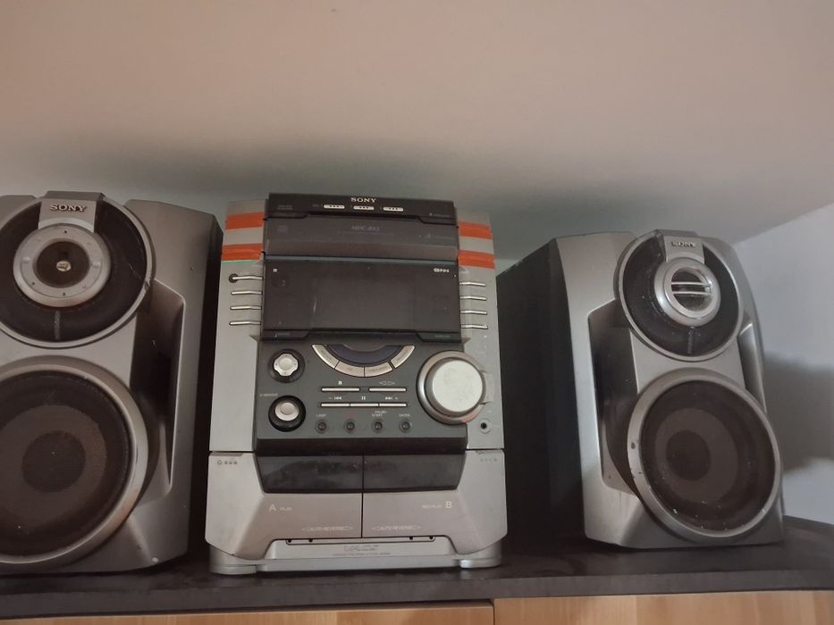 Vand combina muzicala Sony 300 lei negociabil