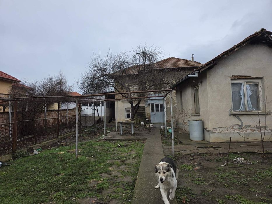 Продава се Къща в с. Дойренци, Област Ловеч - 1 кв.м за 10200 €/кв.м - Снимка #1