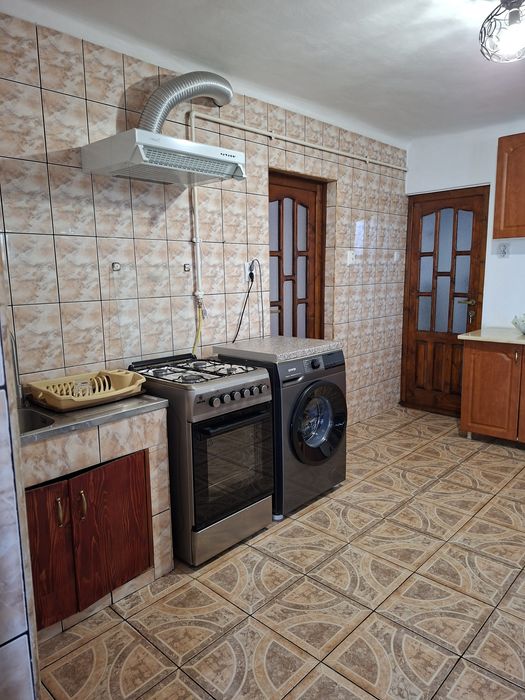 Închiriez apartament