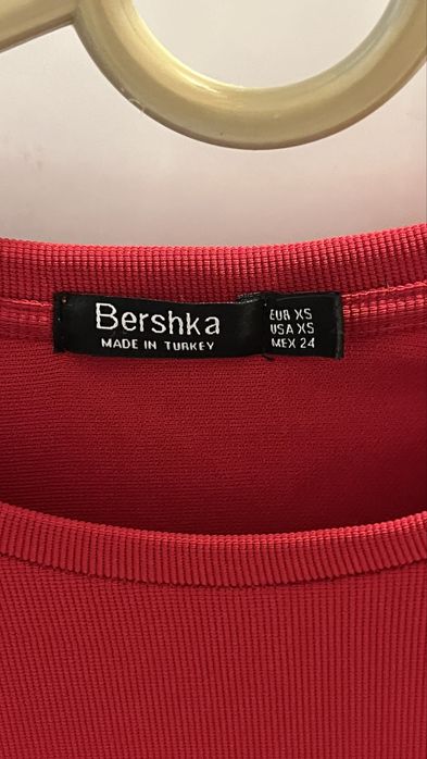 Платье красное Bershka