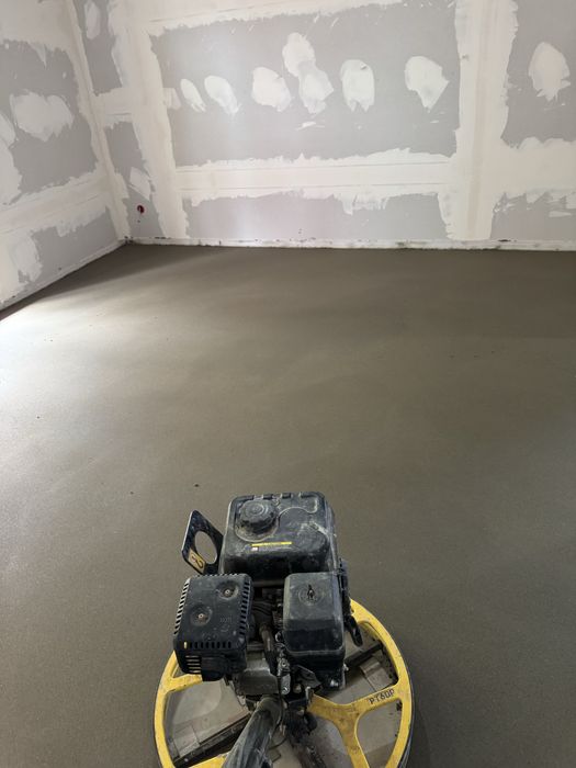 Полагане на подови замазки в цяла Страна