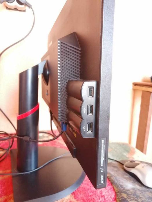 Перфектен 23" LED монитор Lenovo