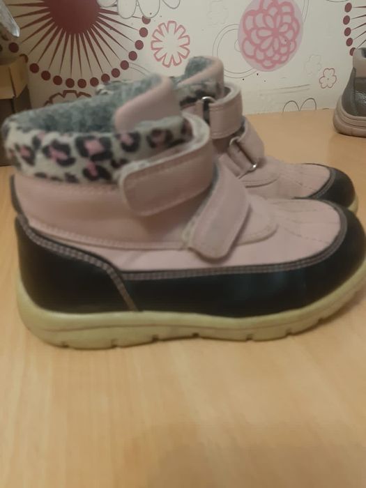 Ботинки для девочки 26 размер 1500 тг