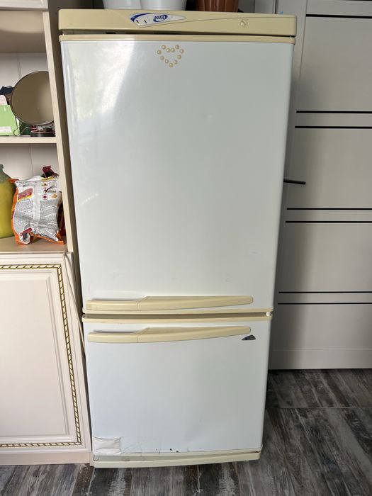 Продам холодильник