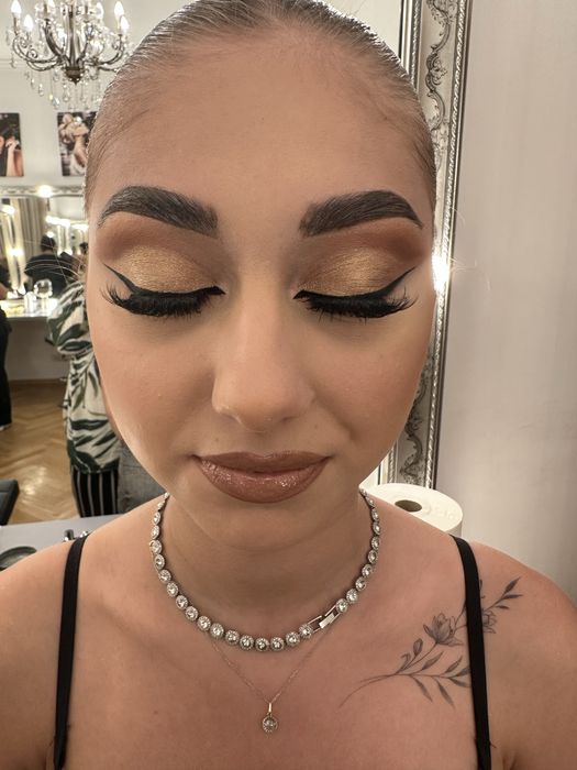 Make up artist ofer servicii de make up  prosesional PREMIUM