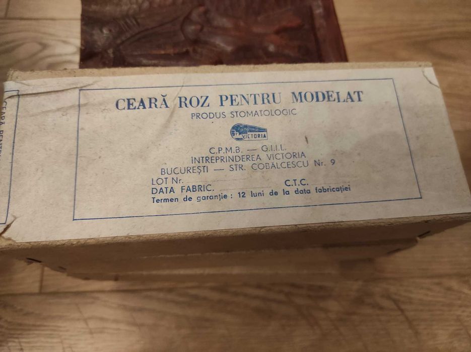 Ceară de modelat tehnică dentară și în alte scopuri. Roz și roșu. 3,5 kg.