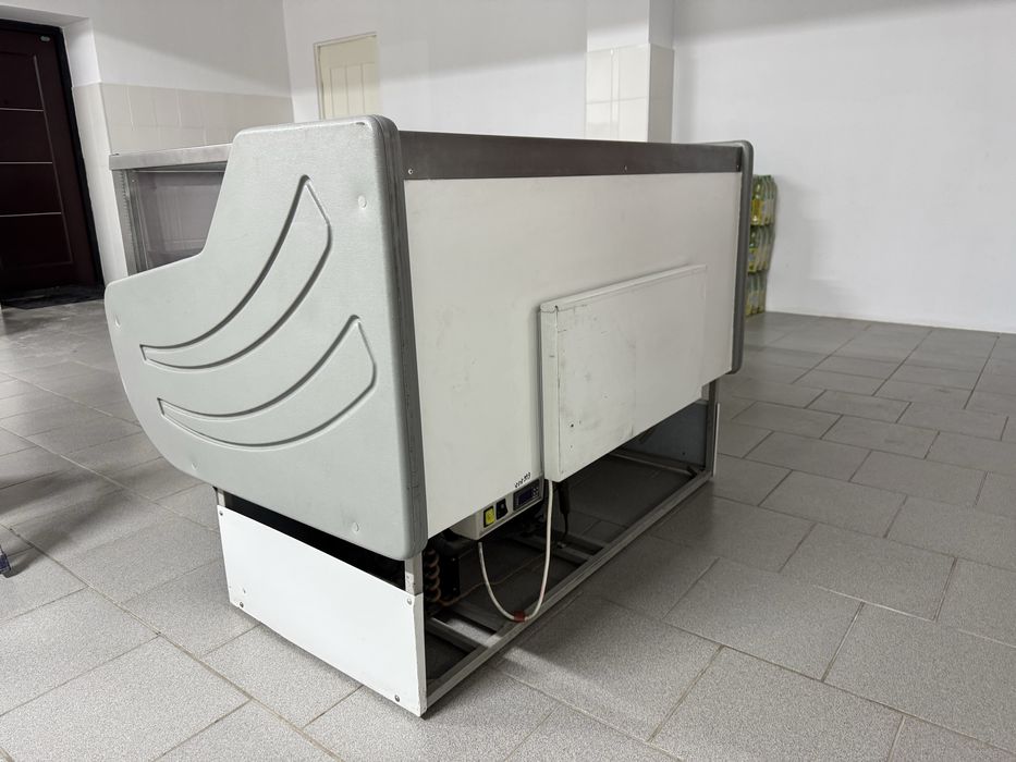 Витринный холодильник Leadbros