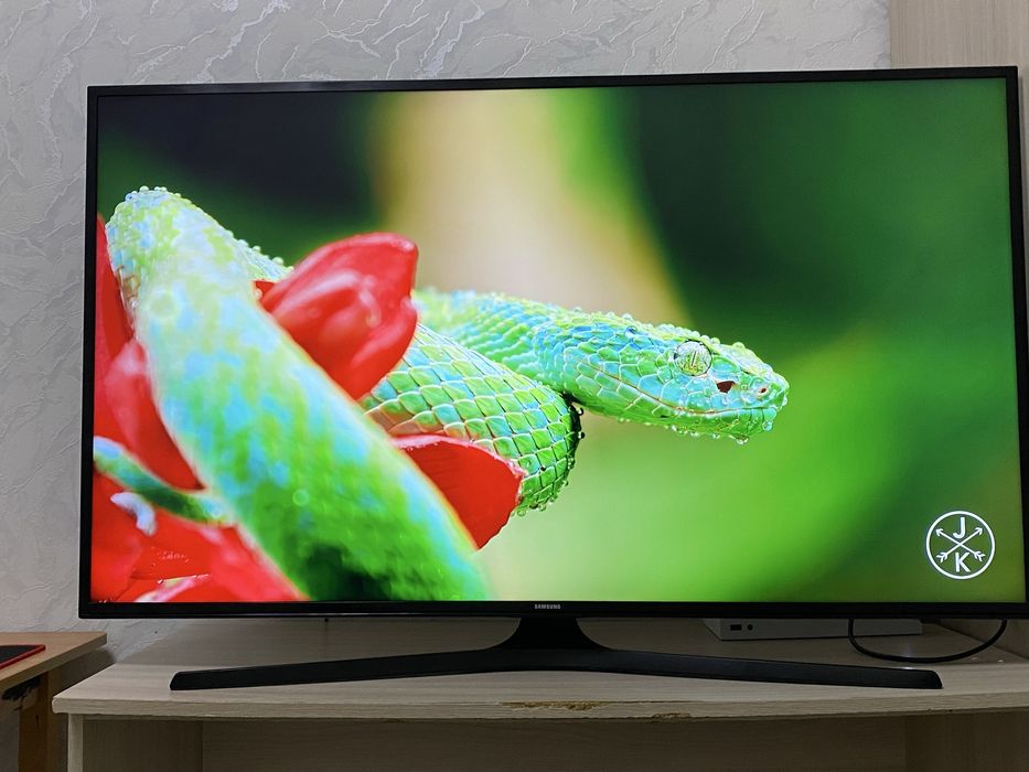 Samsung телевизор UE5KU6000