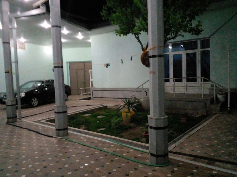 Srochni hovli sotiladi