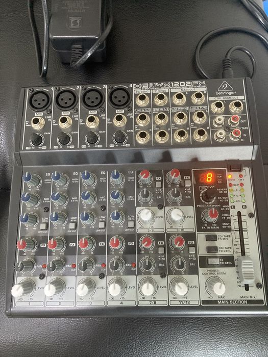 Микшерный пульт Behringer Xenyx 1202FX