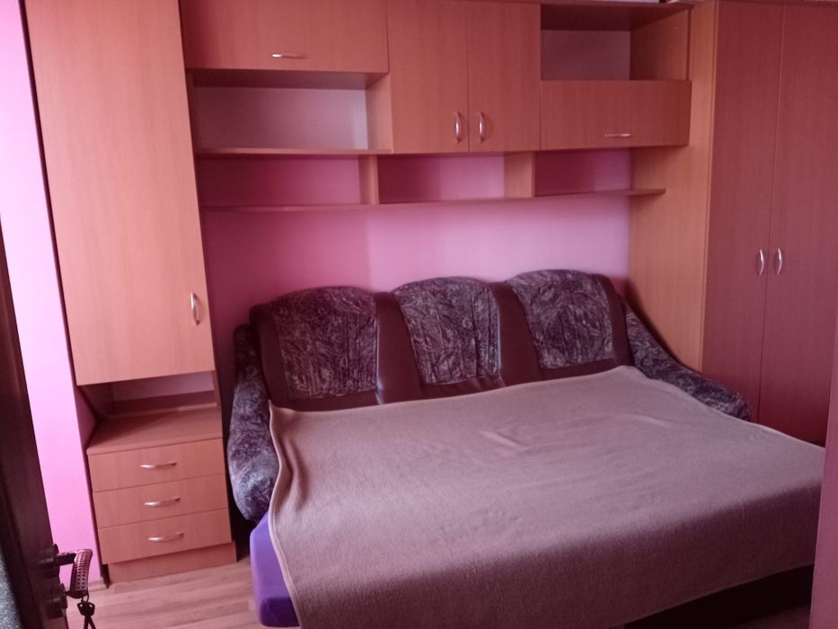 Închiriez apartament cu 2 camere