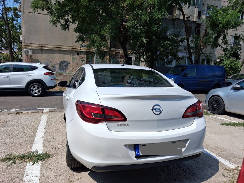 Opel Astra j  benzina si gaz 2015