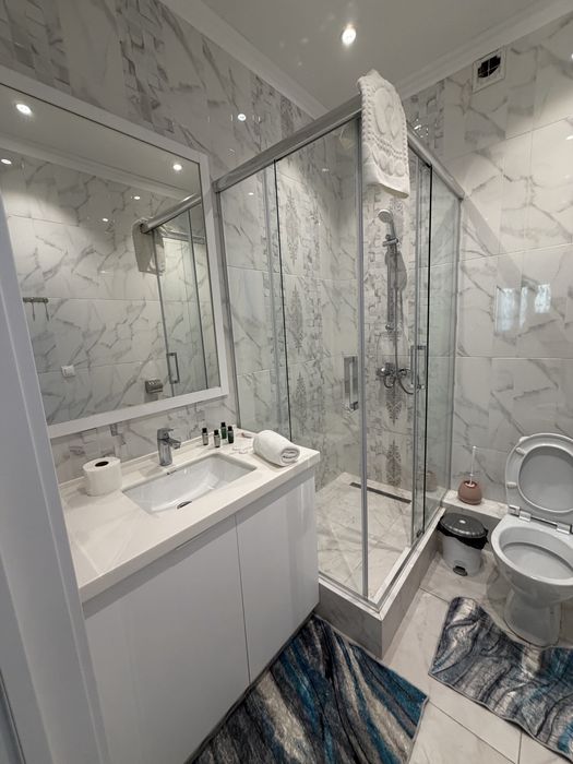 Душ кабина, умывальник