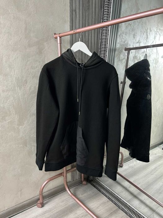 Мъжки блузи и суичери в черен цвят