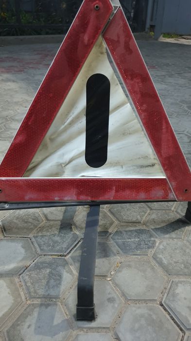 Дорожный аварийный знак