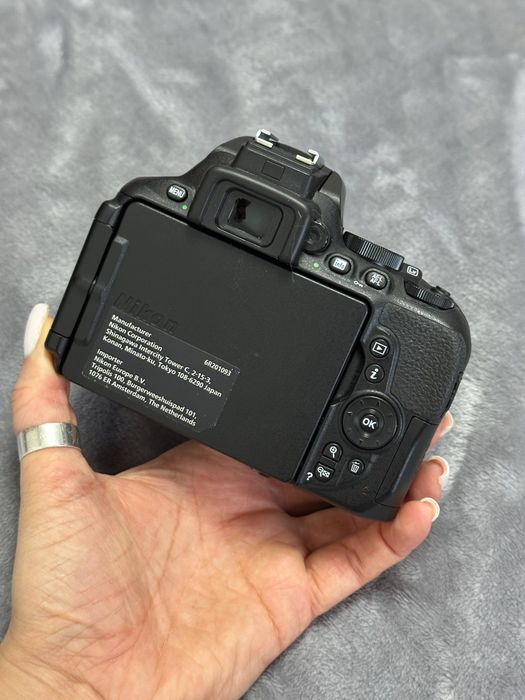 Nikon D5600 (Fără obiectiv, DEFECT)