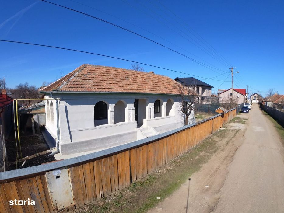 Casa la pret de apartament 4 camere, teren 1770 mp, renovată Ciorani
