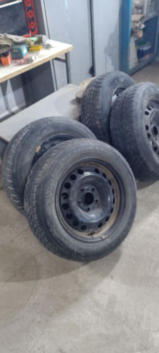 Продам зимние шины вместе с дисками