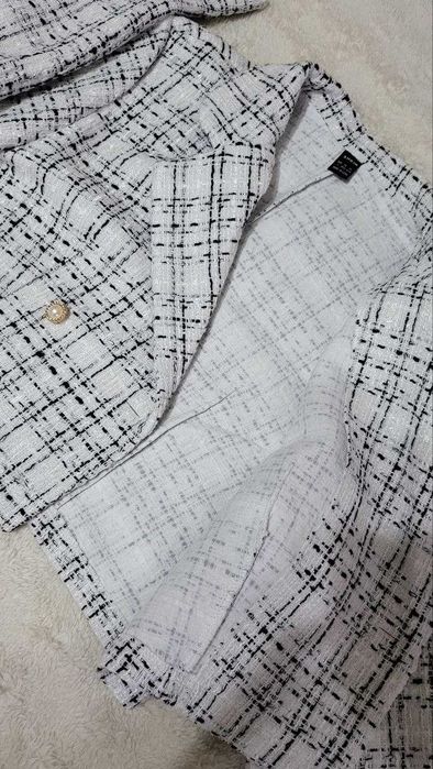 Продаю НОВЫЙ твидовый костюм(пиджак+юбка).