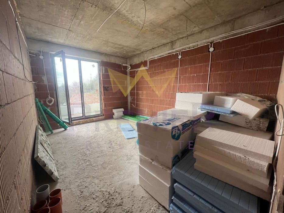 Продава се Тристаен апартамент в Варна, Изгрев - 124 кв.м за 790 €/кв.м - Снимка #2
