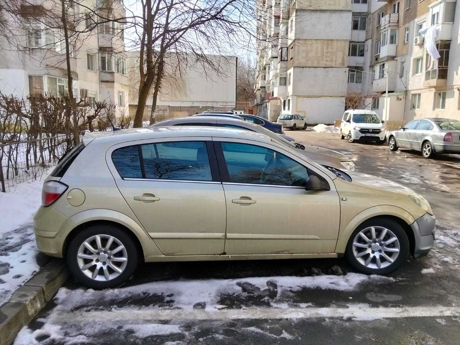 Vând urgent Opel Astra H 1.8 benzină.