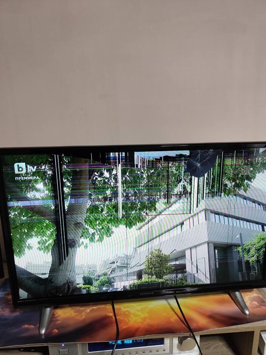 Продавам тв Hitachi