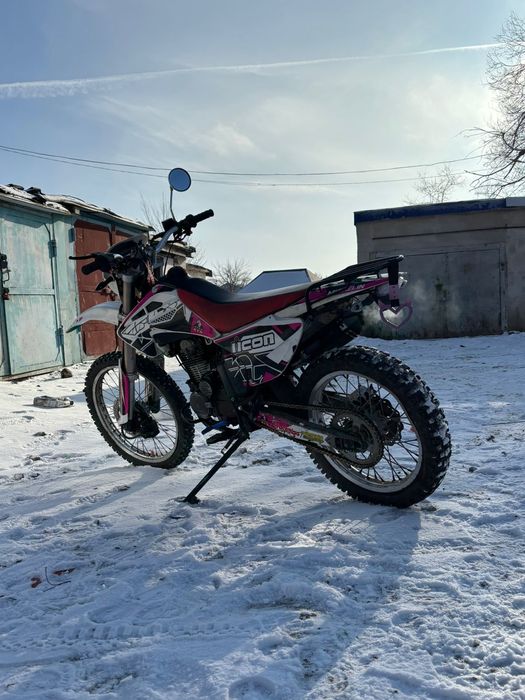Продам мотоцикл эндуро 250куб