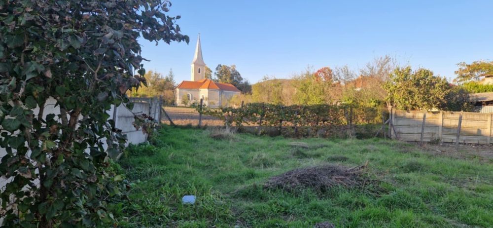 Casa 114 mp - in Hateg la 300 m de primarie 56000 euro