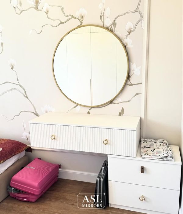 Зеркало с металлической рамкой