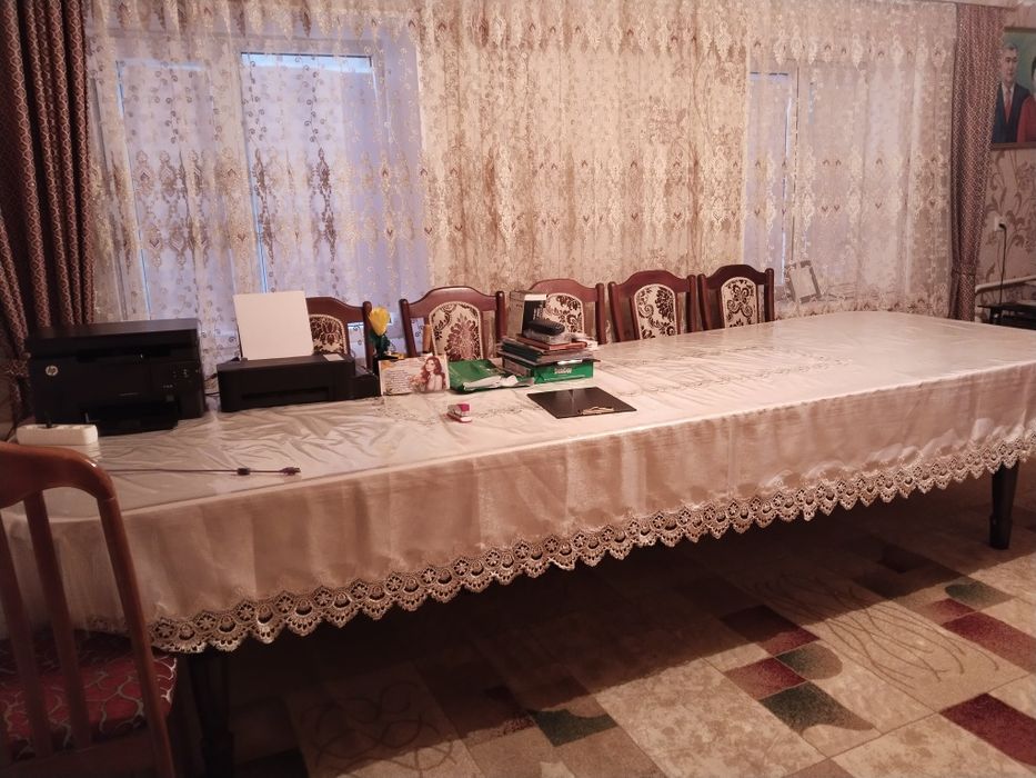 Стол со стульями