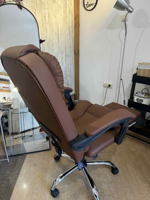 Геймърски кожен стол с поставка за крака