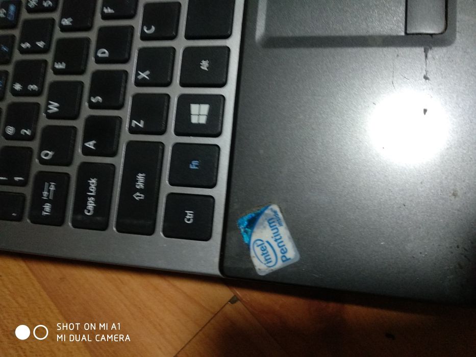 Vând doua laptopuri Acer pt piese