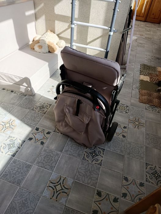 Коляска прогулочная