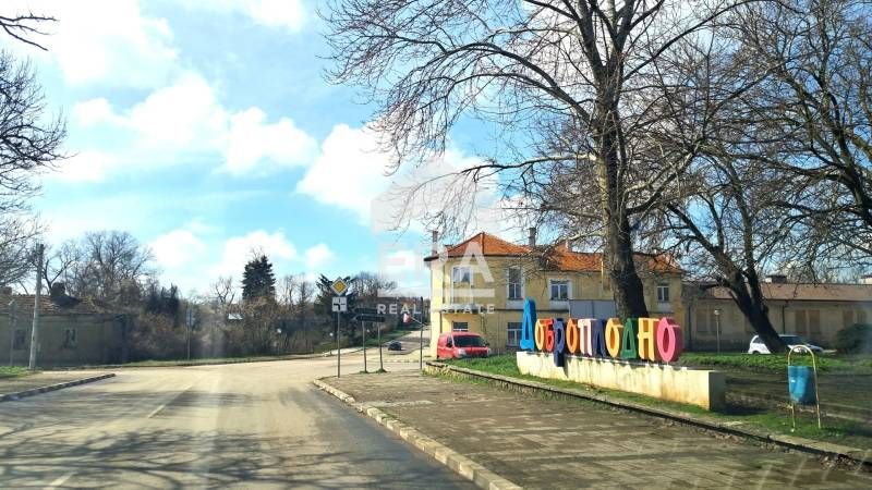 Ексклузивен, урегулиран поземлен имот за продажба, с малка постройка,