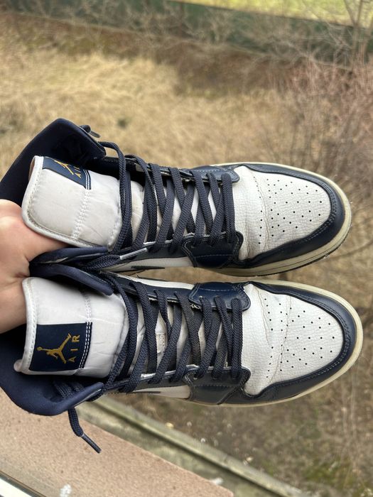 Jordan 1 mid Obsidian 44