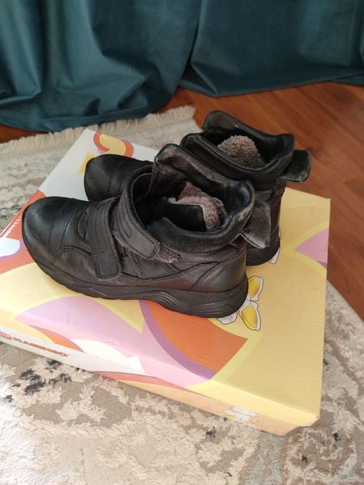 Продам детскую обувь