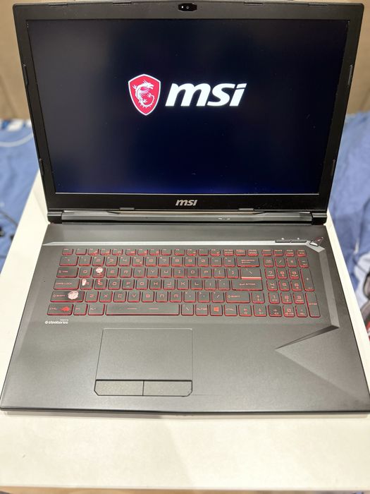 Геймърски лаптоп gl73 8se с винтелатор и раница