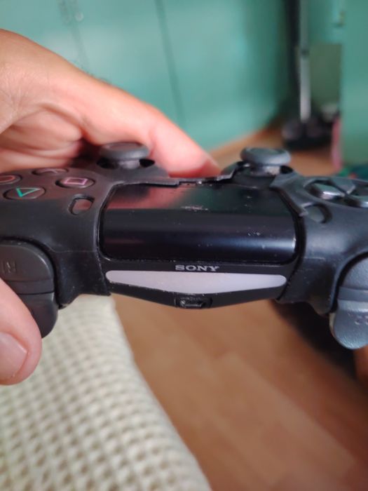 Плейстейшан 4 про. С 9 диска за игри
